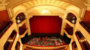 Theatersaal(c)Mecklenburgisches-Staatstheater_Silke_Winkler_310x175 Theatersaal(c)Mecklenburgisches-Staatstheater_Silke_Winkler_310x175