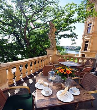 13-06-20-orangerie-schwerin-117_310x350
