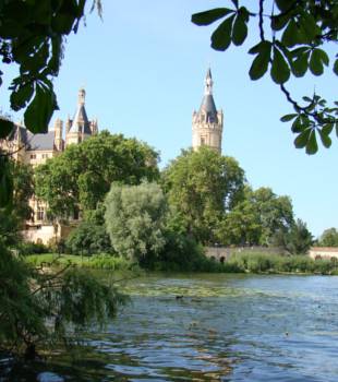 310x350_schloss seeseitig