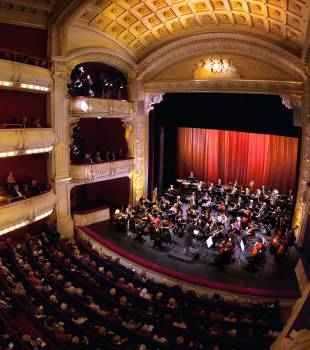 Großes_Haus_Zuschauerraum_Silke_Winkler 310x350