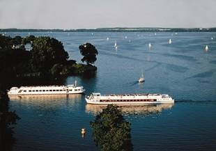 2-Schiffe_Schlossbucht_co_WEISSE FLOTTE 2-Schiffe_Schlossbucht_co_WEISSE FLOTTE