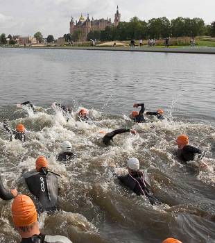 Schweriner Schlosstriathlon 310x350 (c) Trisport Schwerin